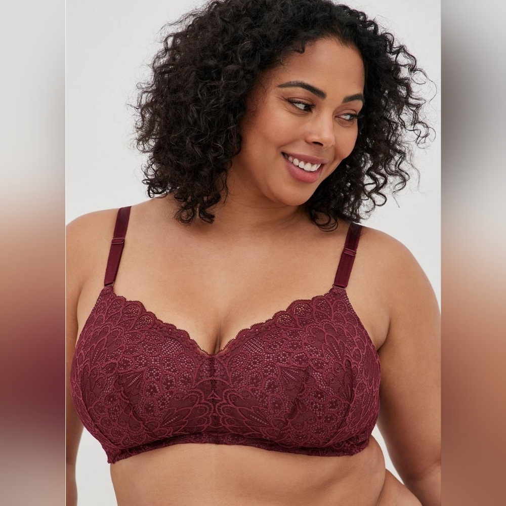 Torrid Lightly Lined Everyday Wire Free Lace Bra w/ 360 Back Smooth 46B burgundy